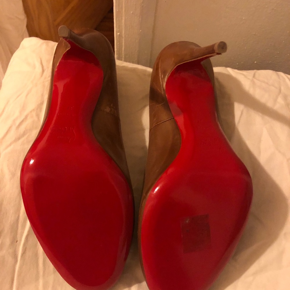 Christian Louboutin - Picture 4 of 6